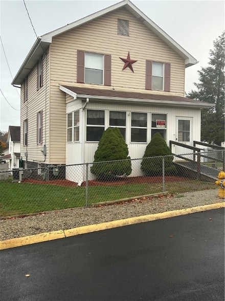 215 Cherry Ave, Houston, PA 15342