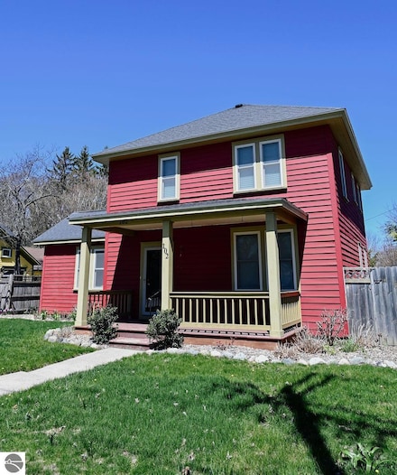 102 W 6th St, North Port, MI 49670