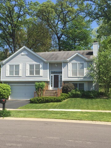 359 Bristol Ln, Fox River Grove, IL 60021