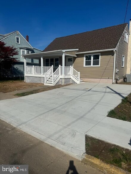 707 Mansion St, Bristol, PA 19007