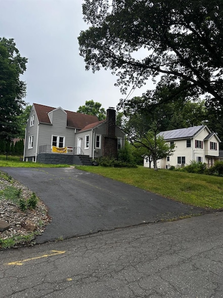 35 Lindbergh Ln, New City, NY 10956