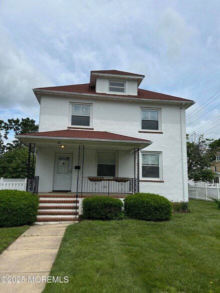 42 Chestnut St, Red Bank, NJ 07701