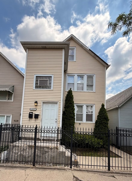 4637 S Honore St, Chicago, IL 60609