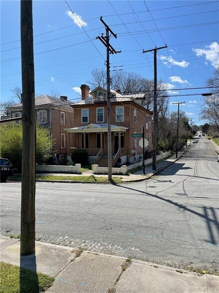 102 E Fillmore St, Petersburg, VA 23803