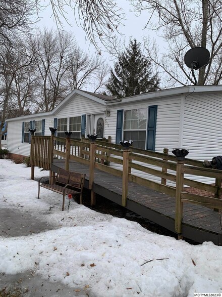 515 Main St, Swaledale, IA 50477