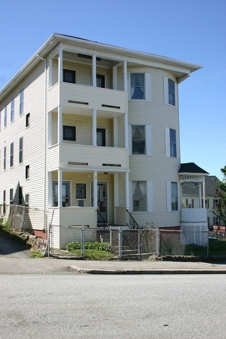30 Pattison St Unit 2, Worcester, MA 01604