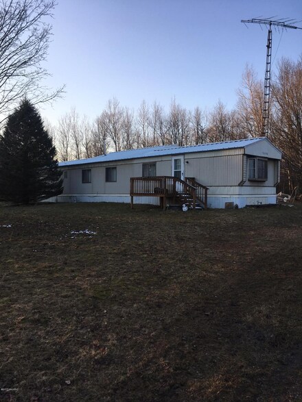 2470 E Garfield Rd, Hesperia, MI 49421