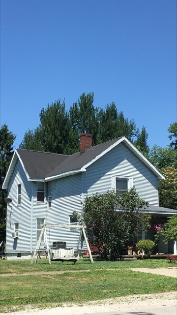 8 S Edwards St, Worthington, IN 47471