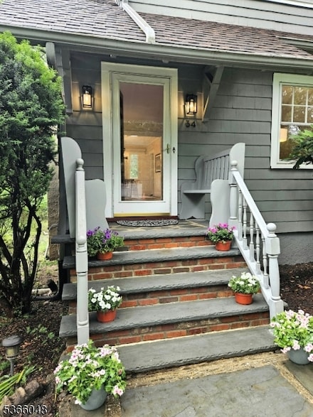 34 Mountain Rd, Verona, NJ 07044