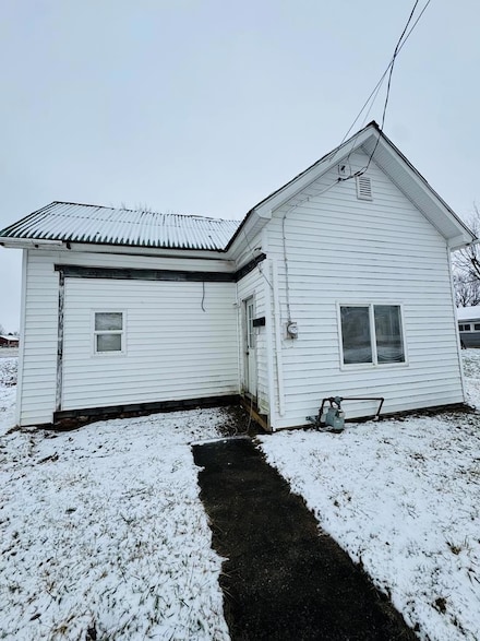 48 S East St, New Holland, OH 43145