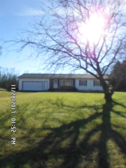8422 Ridge Rd, Gasport, NY 14067