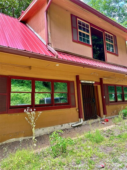 81 Candle Stick Ln, Sylva, NC 28779