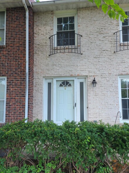 1076 Hardesty Place W Unit W2, Columbus, OH 43204