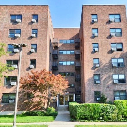 75-05 210th St Unit 2P, Flushing, NY 11364