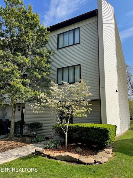 58 Wilshire Heights Dr, Crossville, TN 38558