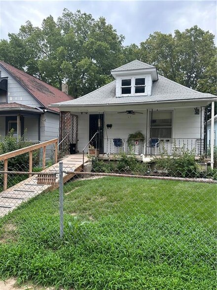 1807 Kensington Ave, Kansas City, MO 64127