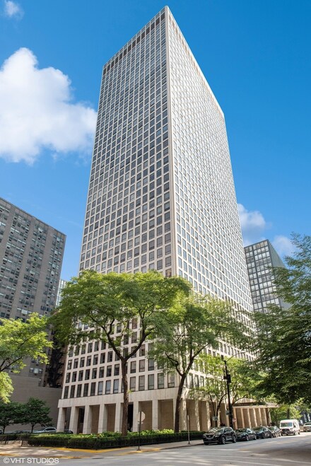 260 E Chestnut St Unit 3205, Chicago, IL 60611