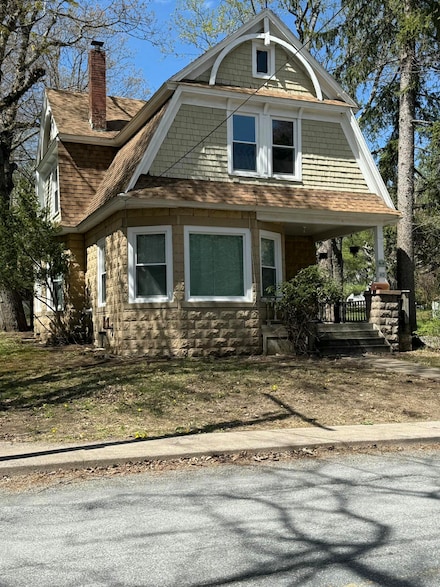 40 Fairview Ave, Mount Pocono, PA 18344