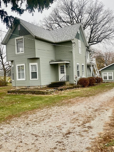 365 S 4th Ave, Saint Anne, IL 60964