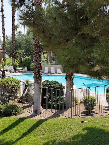2810 N Arcadia Ct Unit 214, Palm Springs, CA 92262