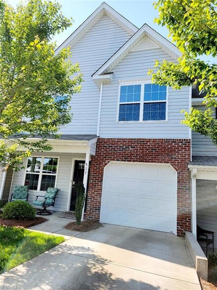 517 Song Sparrow Ln, Greensboro, NC 27409