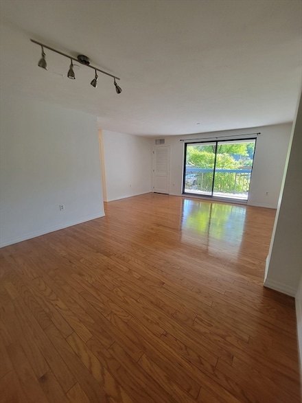 22 Railroad St Unit 115, Andover, MA 01810