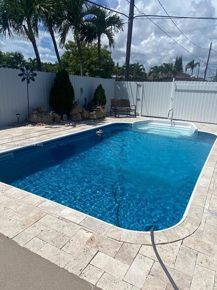 240 NW 52nd Ave, Miami, FL 33126