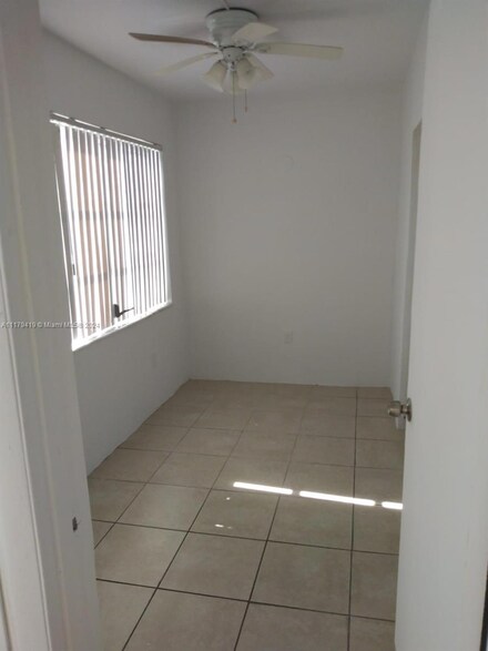 18900 NE 3rd Ct Unit 516, Miami, FL 33179