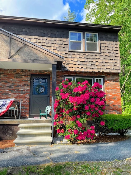 17 Midridge Cir, Londonderry, NH 03053