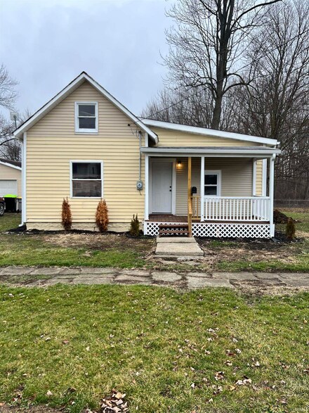 319 Walnut St, Butler, IN 46721