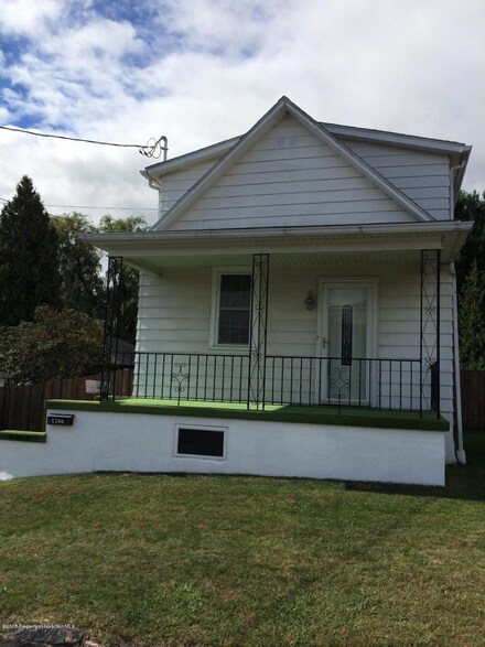 1206 Bennett St, Old Forge, PA 18518