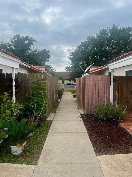220 Pacific Ave, Edinburg, TX 78539