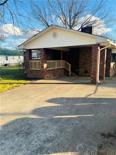 24 E 16th St SW, Rome, GA 30161
