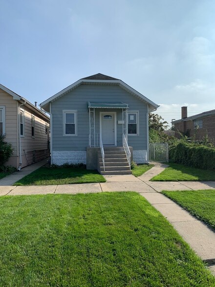 7555 W 63rd Place, Summit Argo, IL 60501