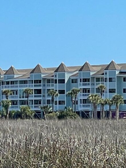 168 W Mariners Cay Dr, Folly Beach, SC 29439