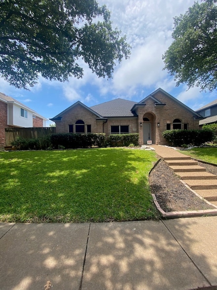 4505 Scenic Dr, Rowlett, TX 75088