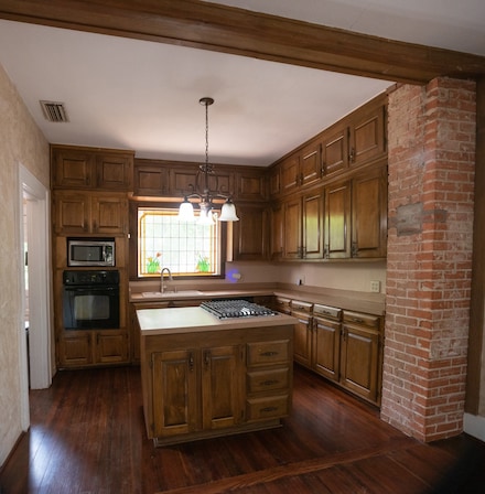 2303 Mistletoe Dr, Fort Worth, TX 76110