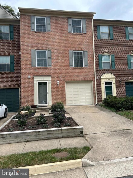 9388 Tucker Woods Ct, Burke, VA 22015