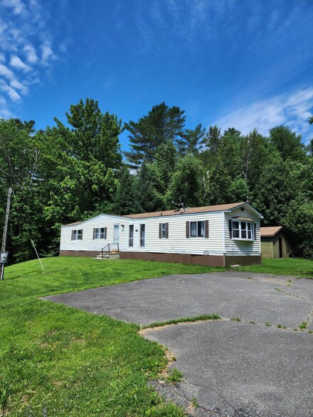 309 Stetson Rd W, Levant, ME 04456