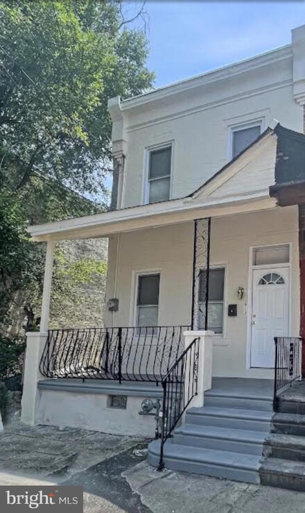 912 Pearl St, Camden, NJ 08102