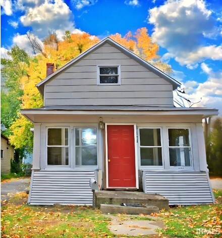 304 S 10th St, Goshen, IN 46528
