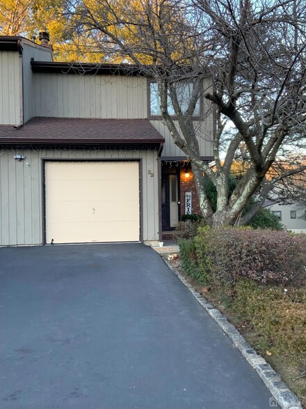 23 Arrowsmith Ct Unit 23, Matawan, NJ 07747