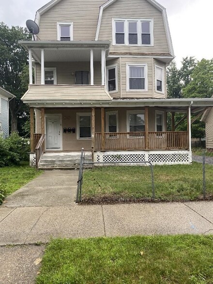 38 Dresden St, Springfield, MA 01109