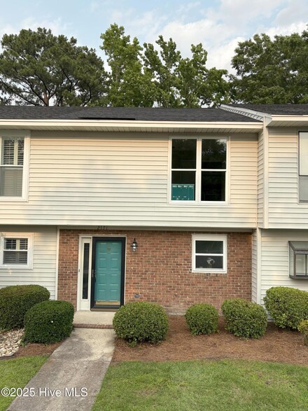 2171 Fox Run Dr, Kinston, NC 28504