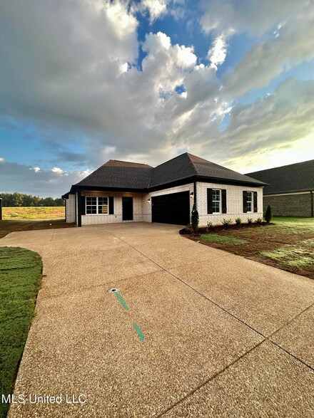 6214 Clover Ct, Walls, MS 38680