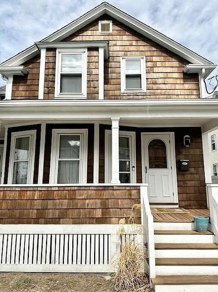 58 Beacon St, Winthrop, MA 02152