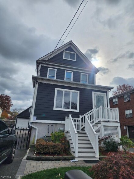 30 E 15th St, Linden, NJ 07036