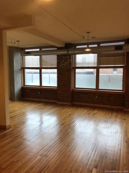 325 Lafayette St Unit 8106, Bridgeport, CT 06604