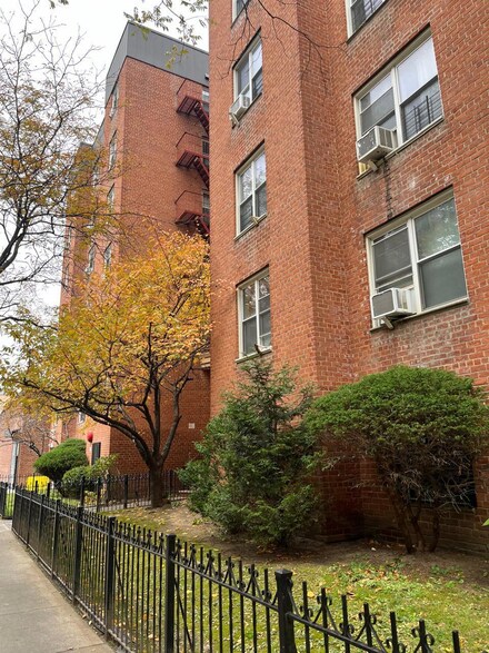 33-15 81st St Unit 2R, Jackson Heights, NY 11372