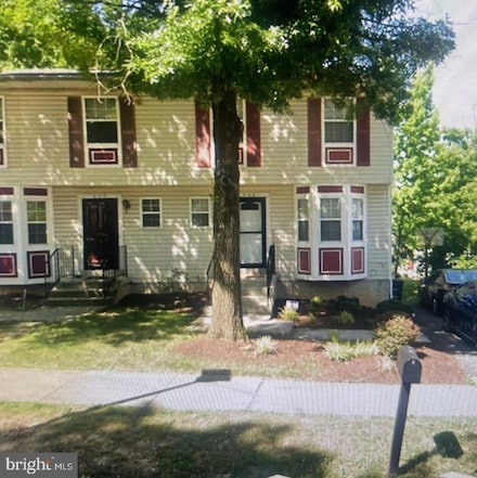 908 Flores St, Capitol Heights, MD 20743